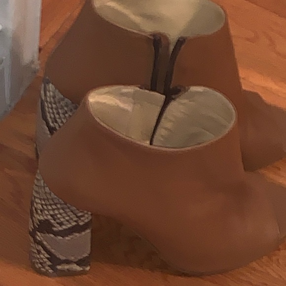 Genuine Italian leather block heel shoes - Picture 4 of 6